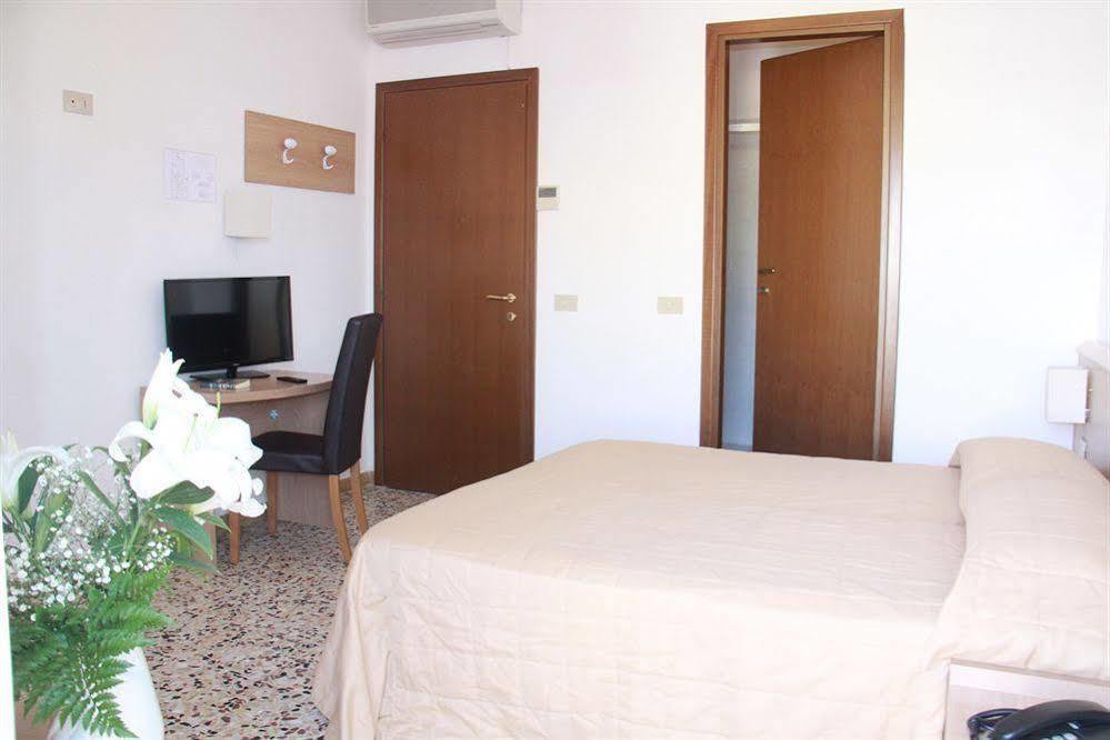 Hotel Astoria Caorle Esterno foto